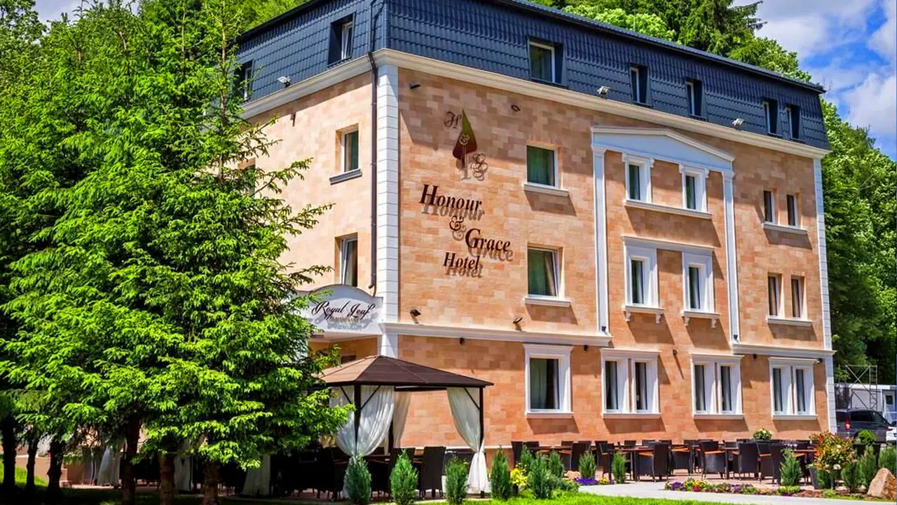 Honour and Grace Hotel – hotel, Ostrov