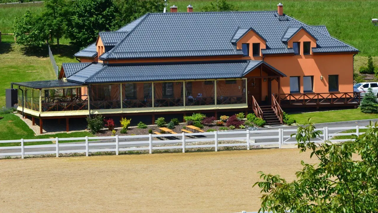 Jezdecký areál Tršice – penzion, Tršice
