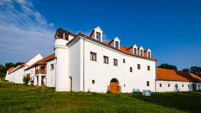 Residence Tvrz Skočice – vily a rezidence, Skočice