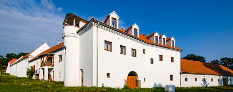 Residence Tvrz Skočice – vily a rezidence, Skočice