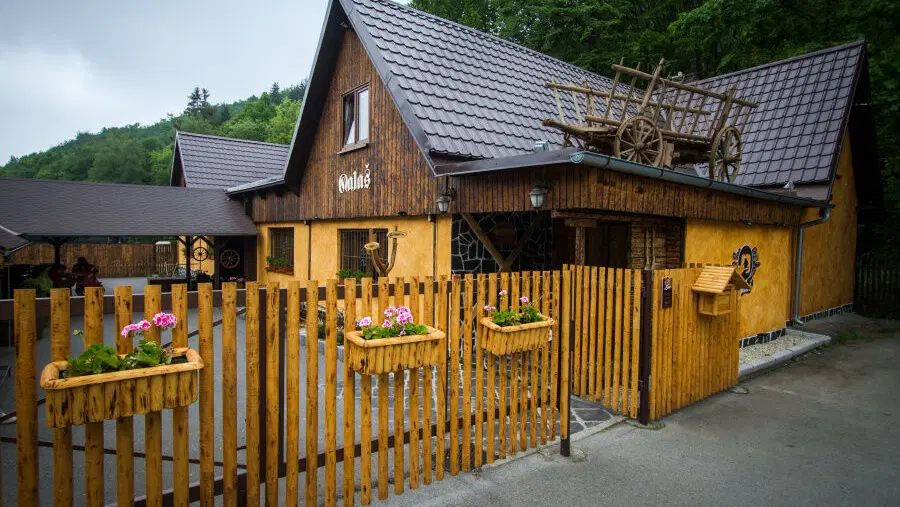 Penzion Areal Salaš – penzion, Hradec nad Moravicí