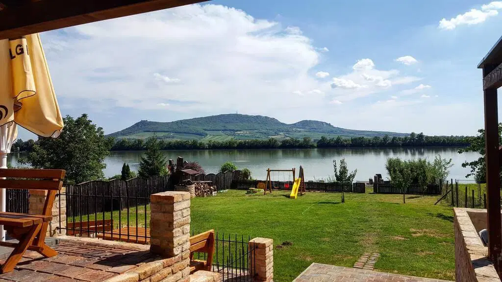 Vinařský dům Pálava – penzion, Strachotín