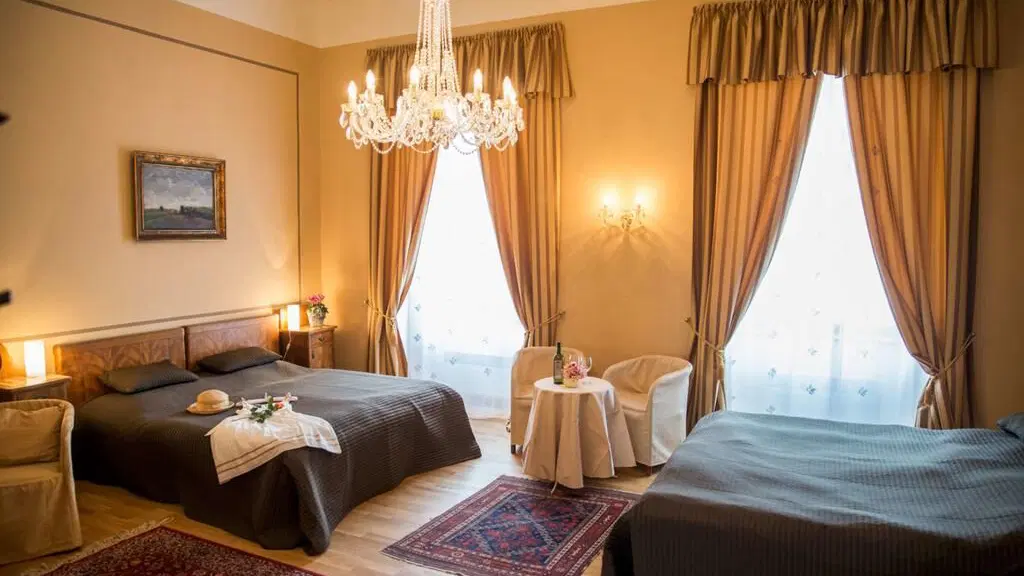 Zámek Lobeč – hotel, Lobeč