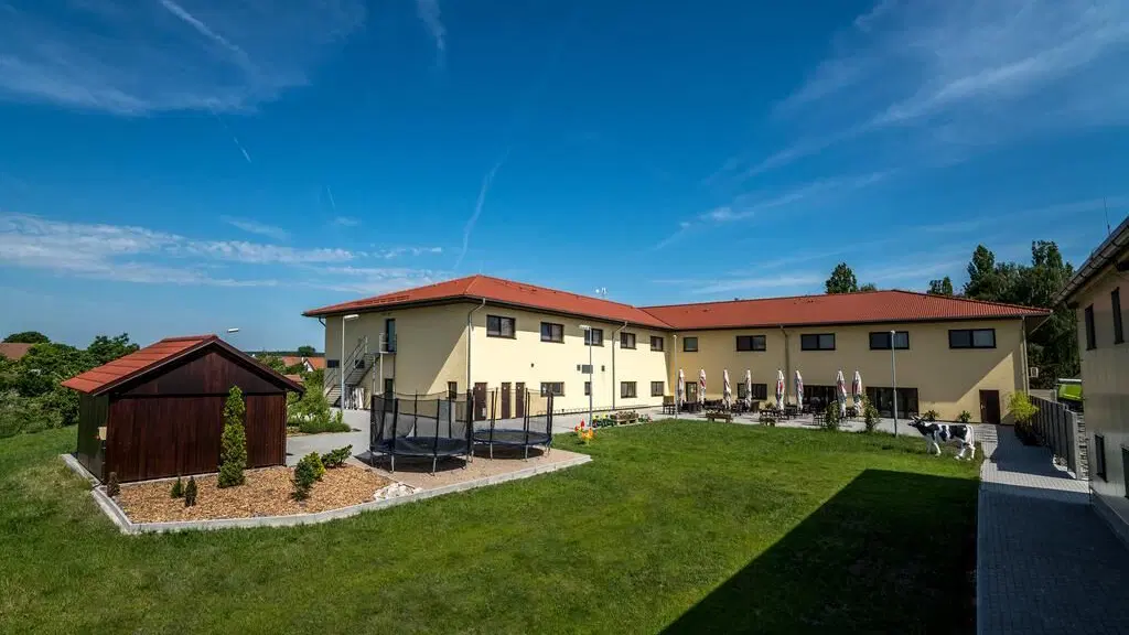 Hotel Na Farmě – hotel, Žehuň
