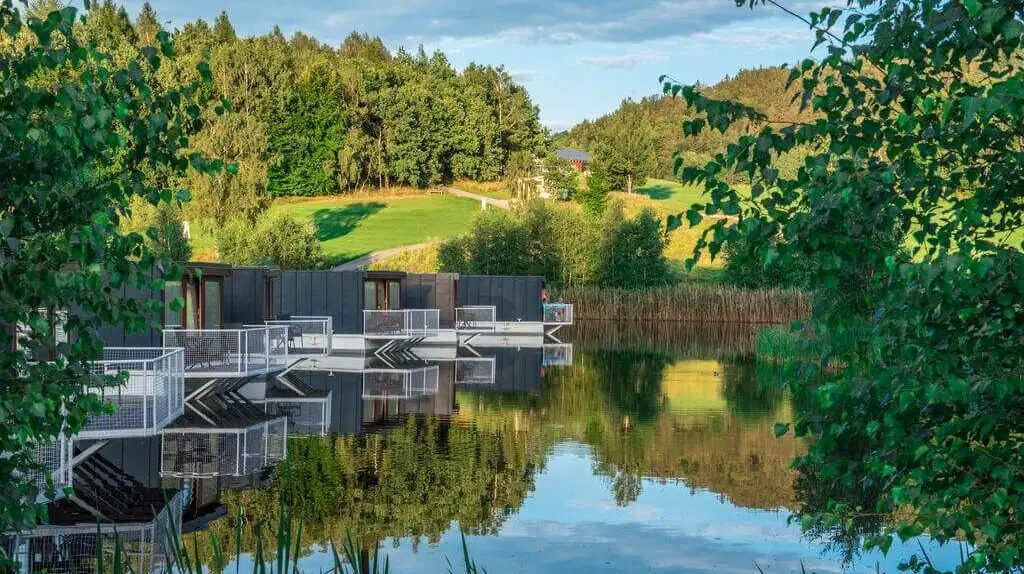 Hausboaty Ypsilon Golf Liberec – netradiční ubytování, Mníšek