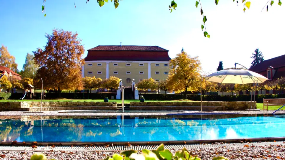 Dvůr Pecínov – hotel, Benešov