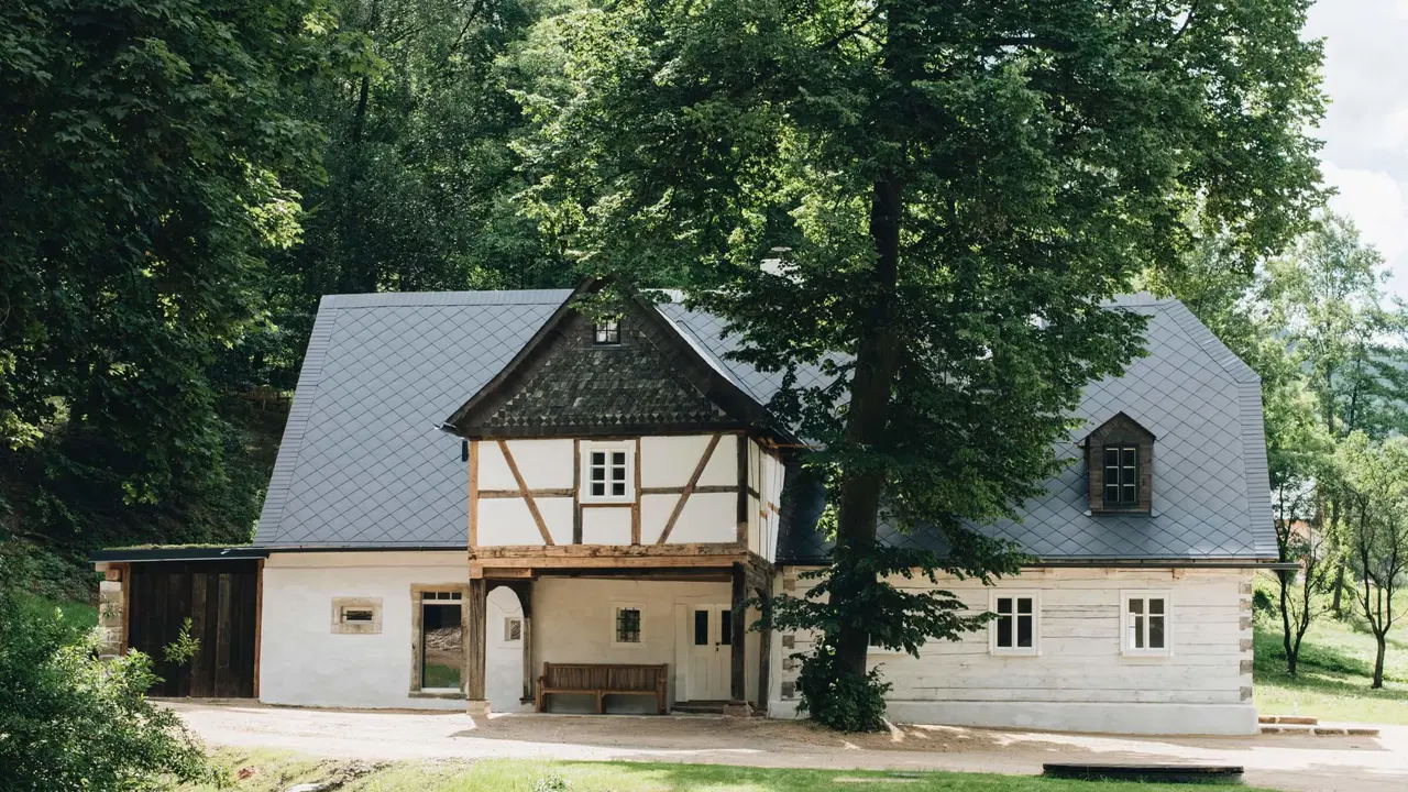 V Bezovém Údolí – hotel, Kryštofovo Údolí
