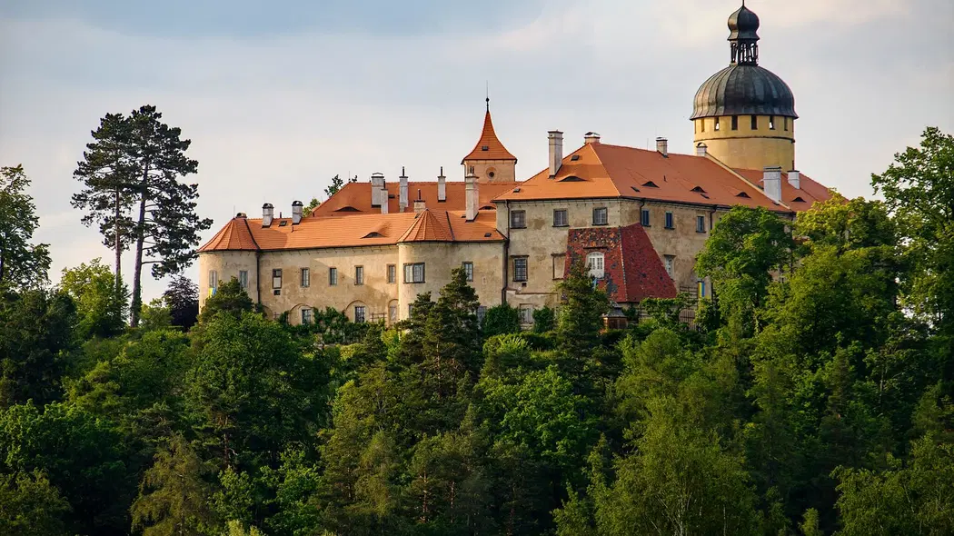 Grabštejn – hrady, zámky, zříceniny, Hrádek nad Nisou