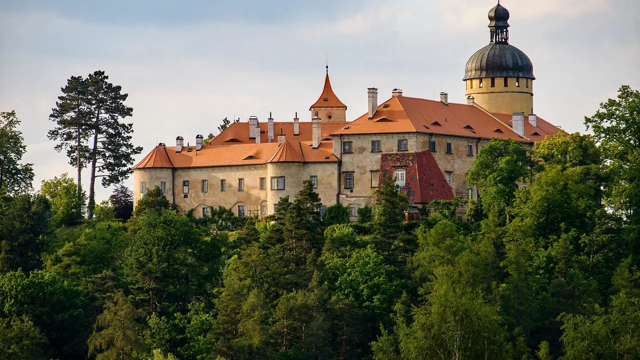 Grabštejn – hrady, zámky, zříceniny, Hrádek nad Nisou