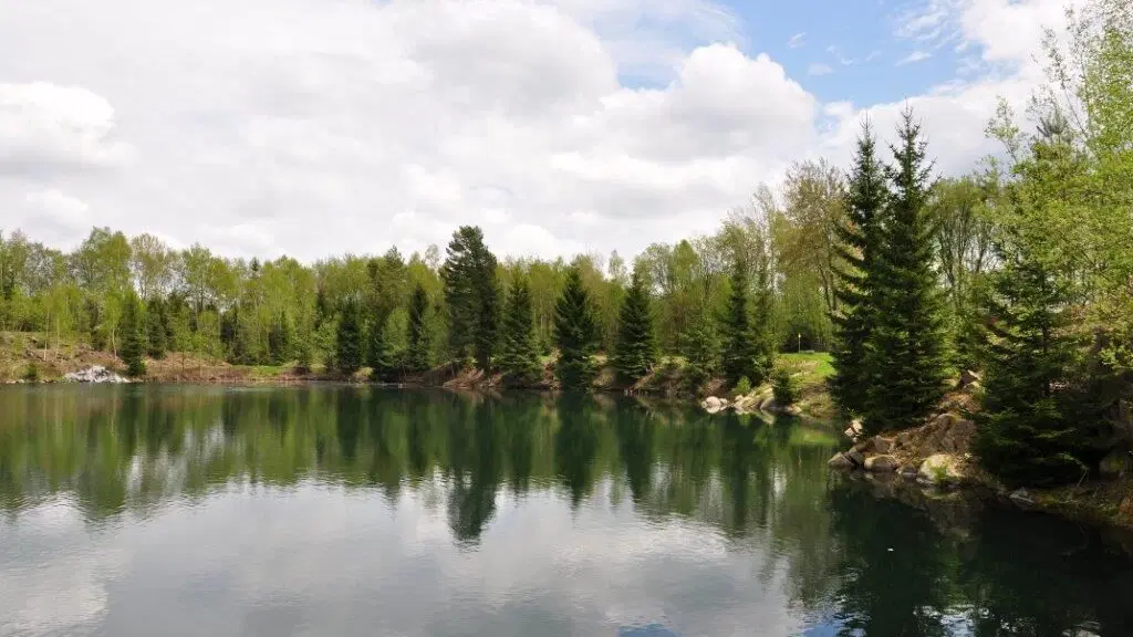 Lom Srní – koupání, Hlinsko