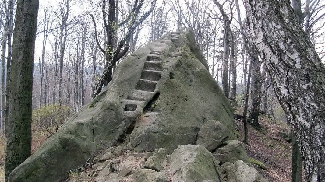 Pískovcový útvar Komínky – příroda, Kostelany