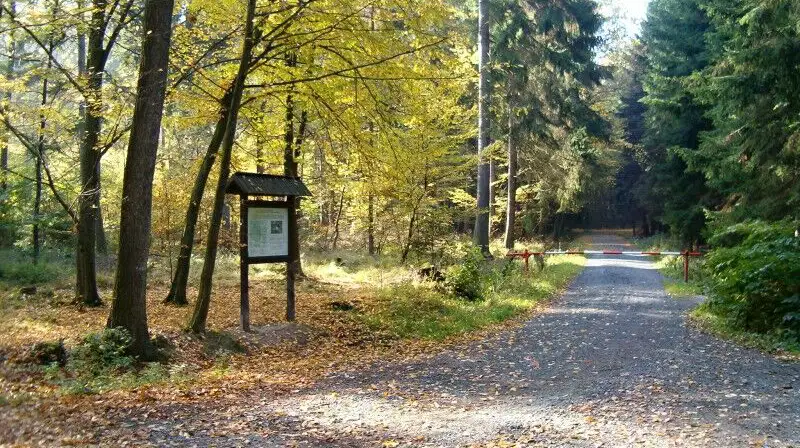 Voděradské bučiny – naučné stezky, Jevany