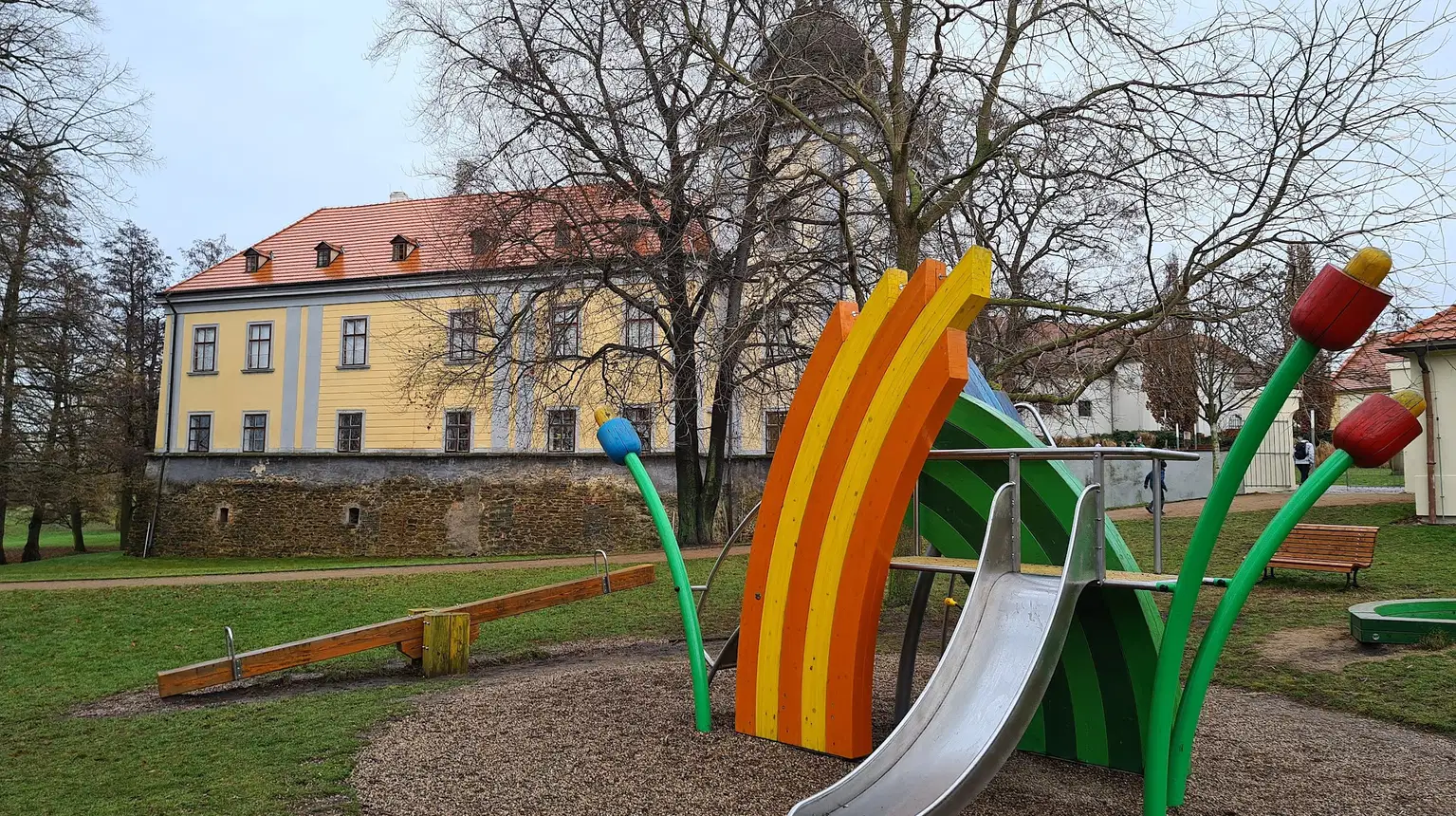 Mufovo dětské hřiště v areálu zámeckého parku Ctěnice – dětská hřiště a herny, Praha
