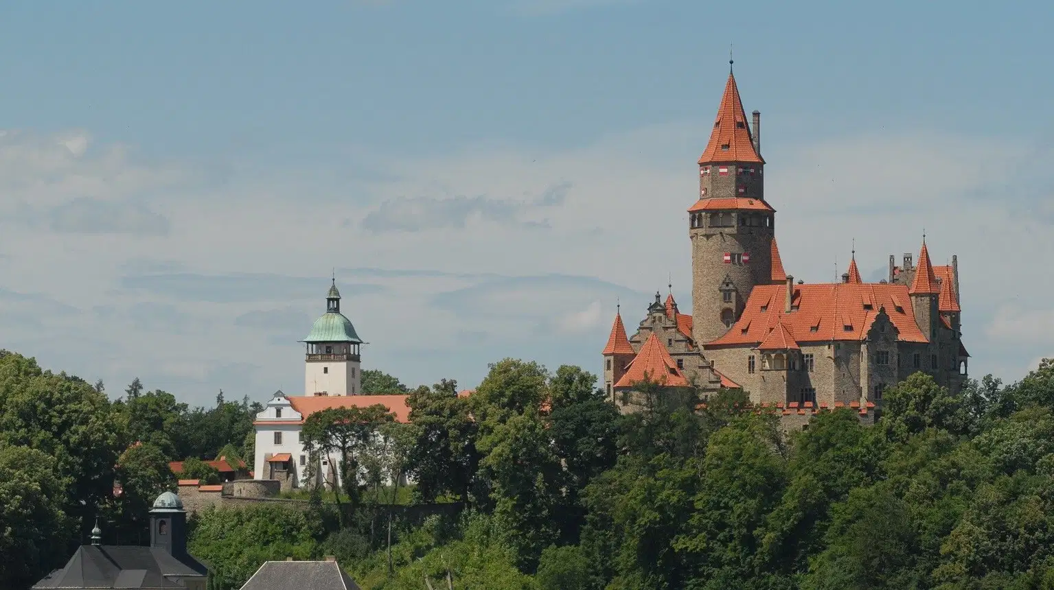 Hrad Bouzov – hrady, zámky, zříceniny, Bouzov