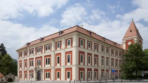 Ostrov nad Ohří – města, Ostrov