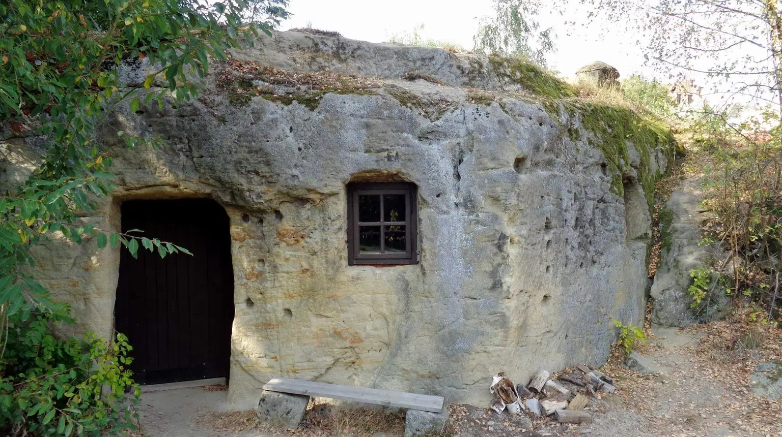 Skalní obydlí Zderaz – příroda, Zderaz