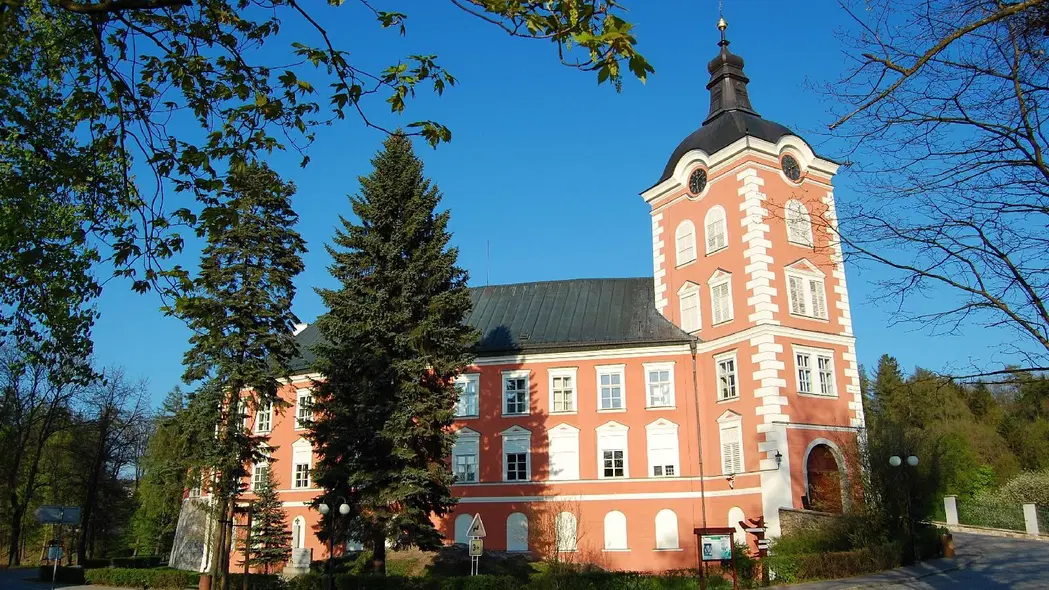 Zámek Kamenice nad Lipou – hrady, zámky, zříceniny, Kamenice nad Lipou