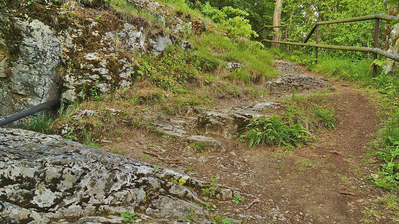 Zřícenina hradu Špránek – hrady, zámky, zříceniny, Luká