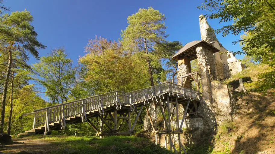Zřícenina Zlenice – hrady, zámky, zříceniny, Senohraby
