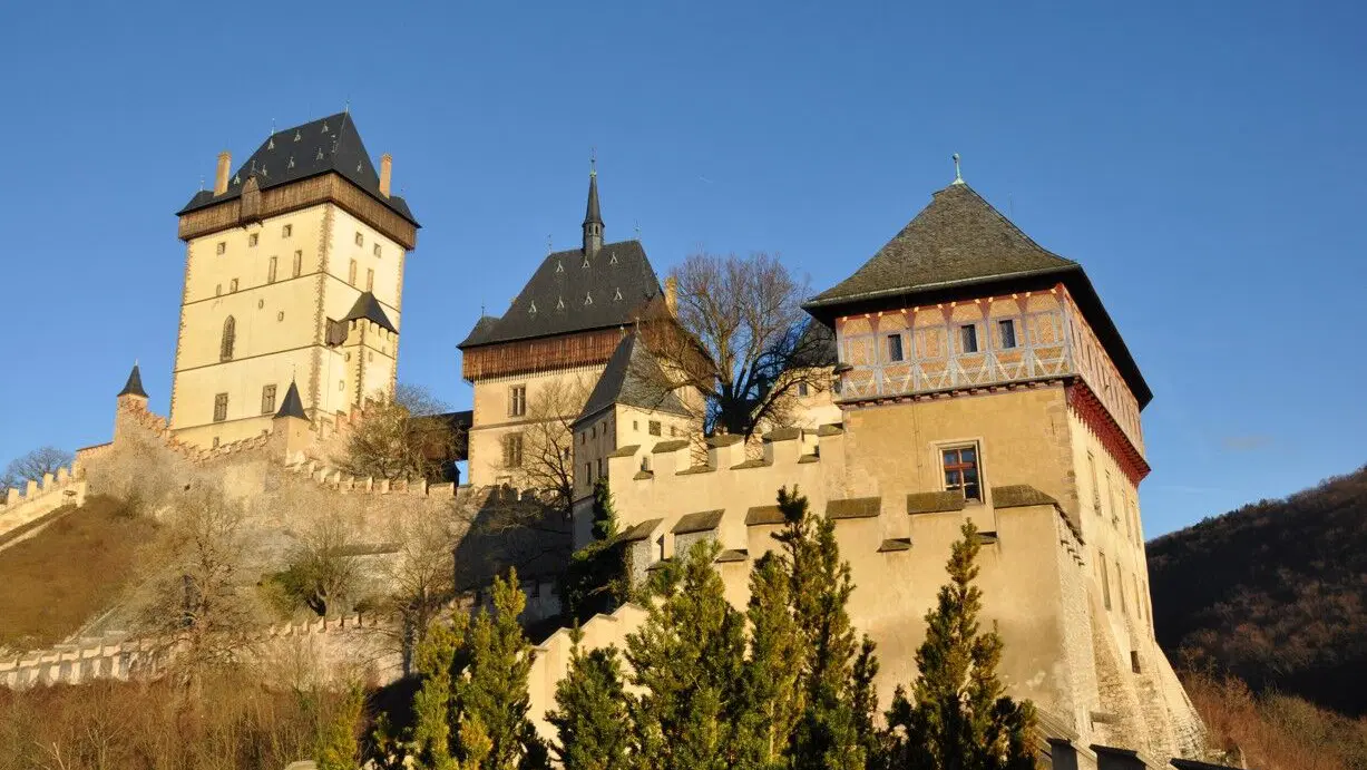 Karlštejn – hrady, zámky, zříceniny