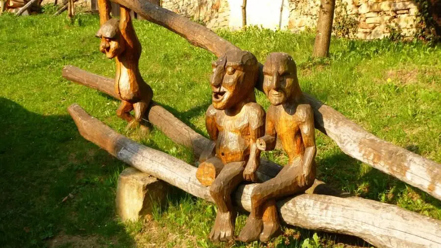 Sochy v krajině – naučné stezky, Hostětín