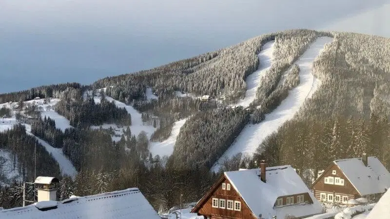 Ski areál Strážné – lyžařské areály, Strážné