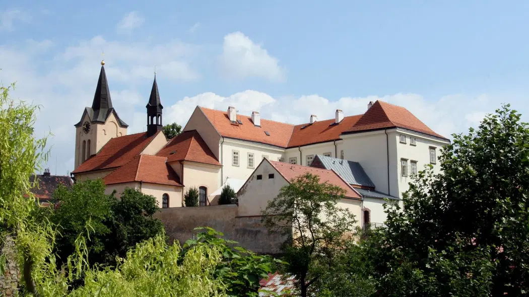 Chvalský zámek – hrady, zámky, zříceniny, Praha