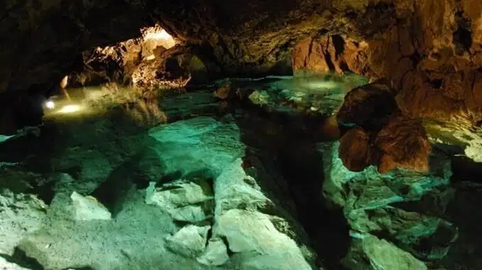 Bozkovské dolomitové jeskyně – jeskyně, Bozkov