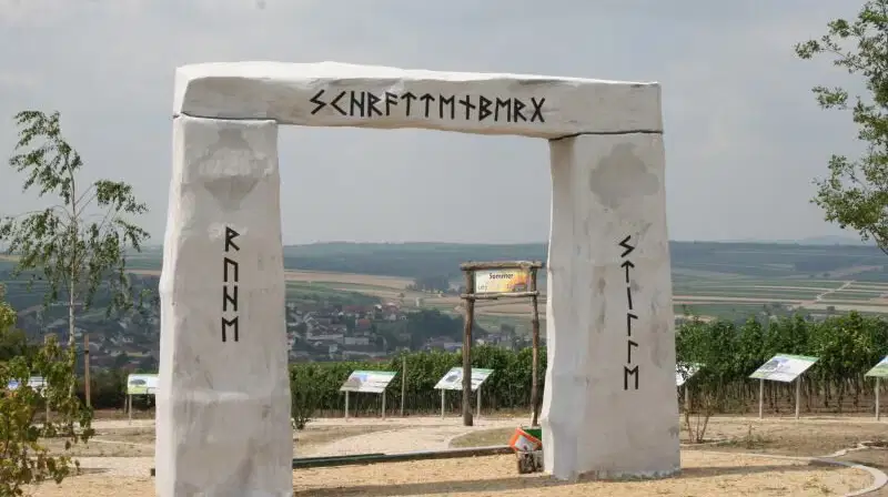 Stezka bosou nohou Valtice – příroda, Valtice