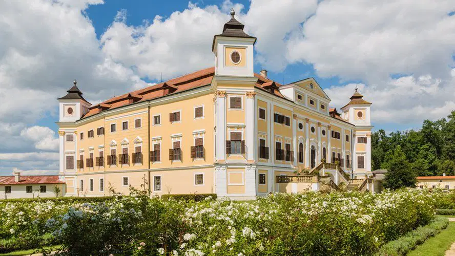 Zámek Milotice – hrady, zámky, zříceniny, Milotice