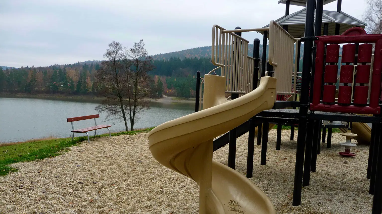 Stezka zdraví u Luhačovické přehrady – dětská hřiště a herny, Pozlovice