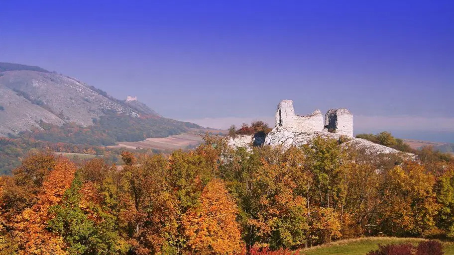 Sirotčí hrádek – hrady, zámky, zříceniny, Mikulov