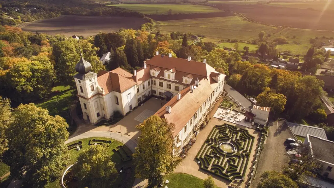 Zámek Loučeň – hrady, zámky, zříceniny, Loučeň