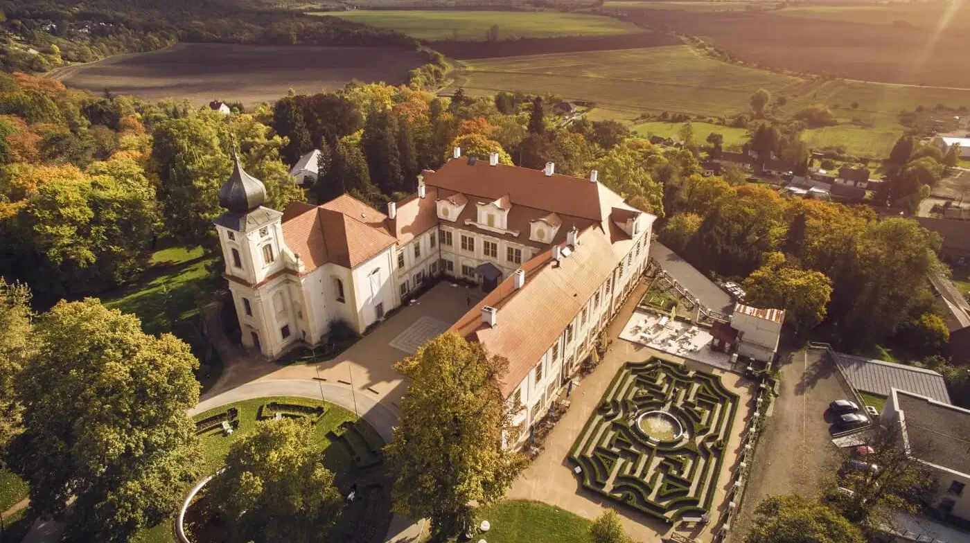 Zámek Loučeň – hrady, zámky, zříceniny, Loučeň