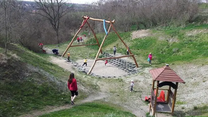 Obří houpačka – dětská hřiště a herny, Úholičky