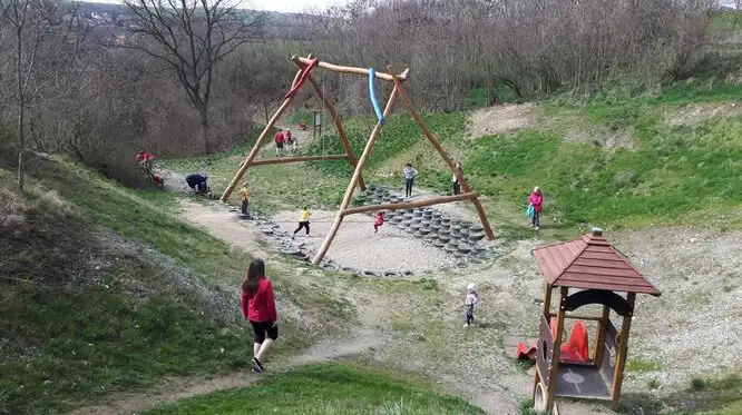 Obří houpačka – dětská hřiště a herny, Úholičky