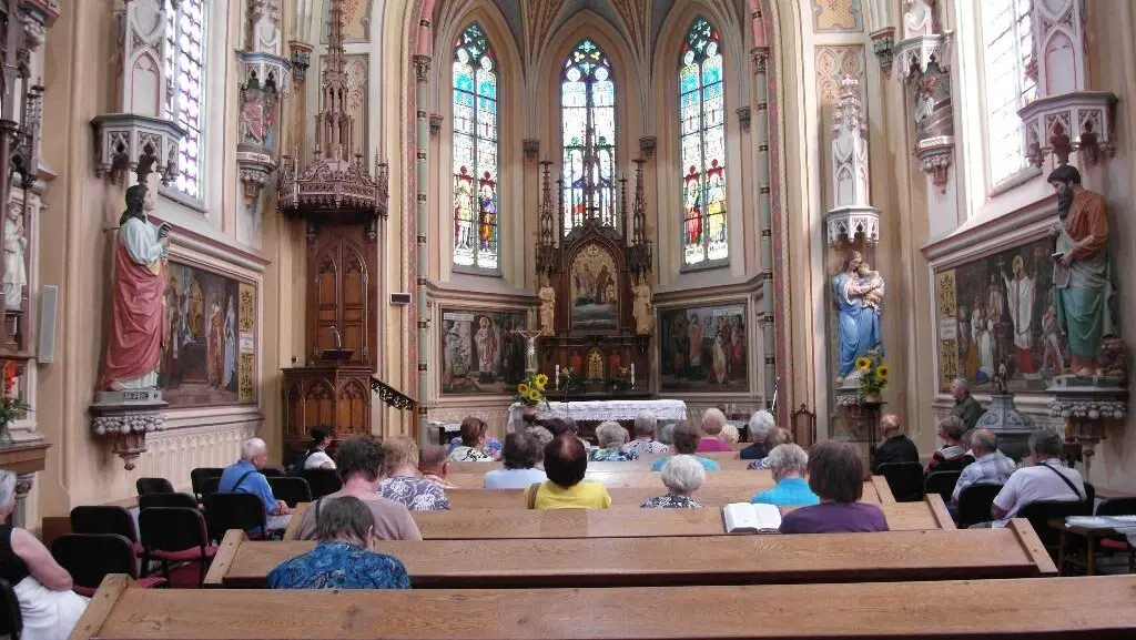 Svatý Hostýn – hrady, zámky, zříceniny, Chvalčov