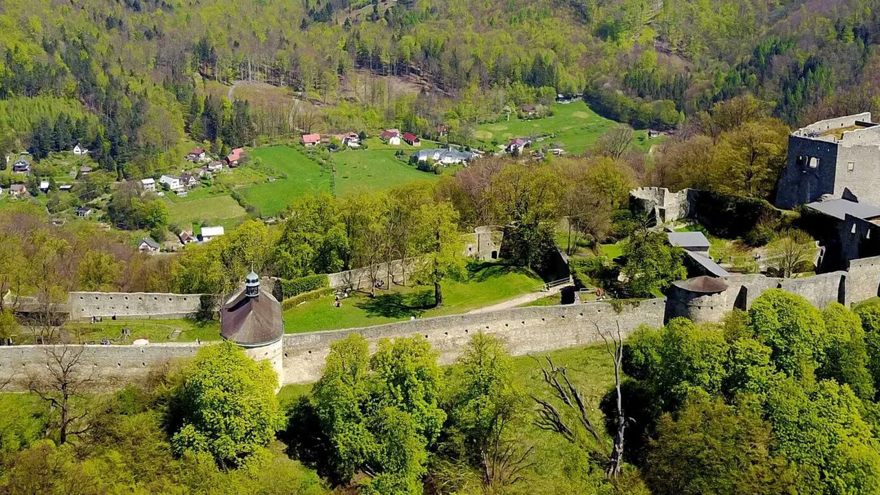 Hrad Hukvaldy – hrady, zámky, zříceniny, Hukvaldy