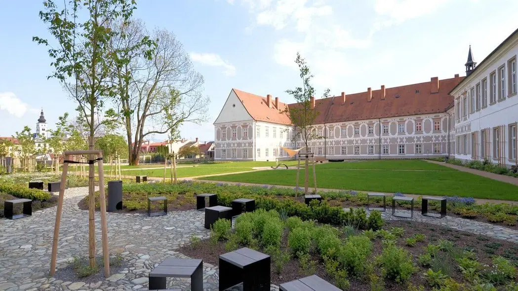 Piaristický klášter v Příboře – hrady, zámky, zříceniny, Příbor