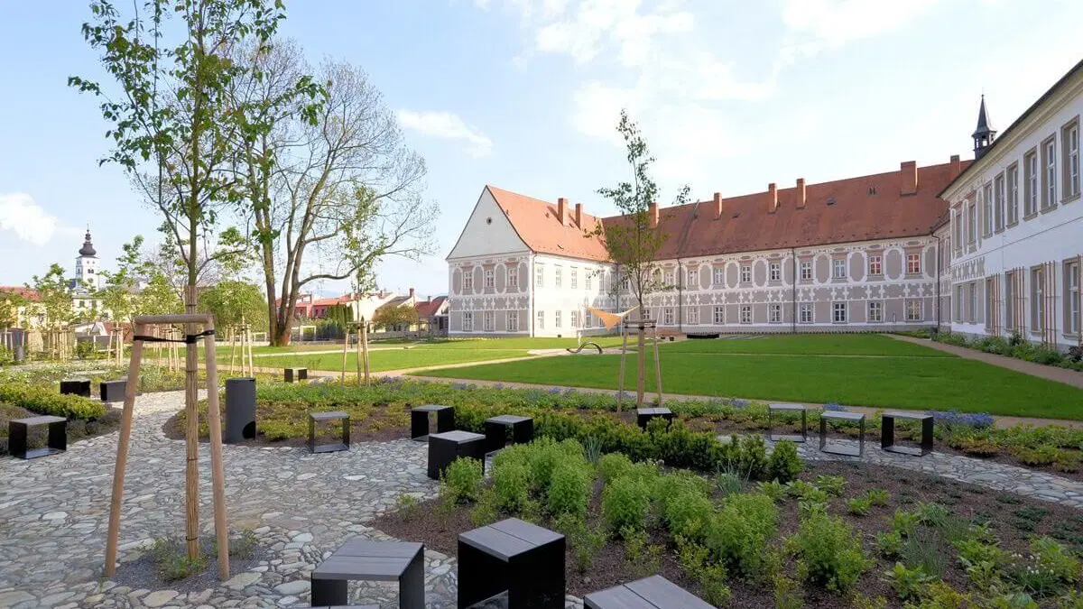 Piaristický klášter v Příboře – hrady, zámky, zříceniny, Příbor