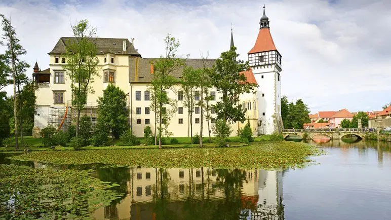 Vodní zámek Blatná – hrady, zámky, zříceniny, Blatná