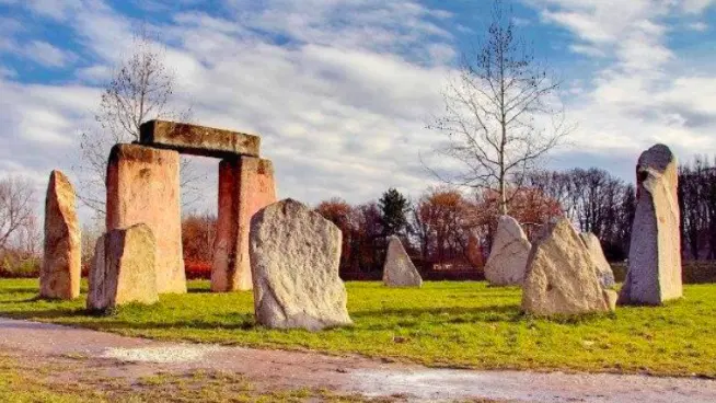 Replika Stonehenge ve Strakonicích – příroda, Strakonice