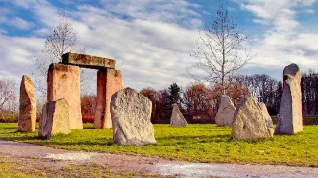 Replika Stonehenge ve Strakonicích – příroda, Strakonice