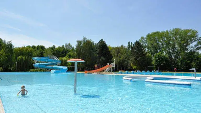 Letní koupaliště a krytý bazén Mělník – koupání, Mělník