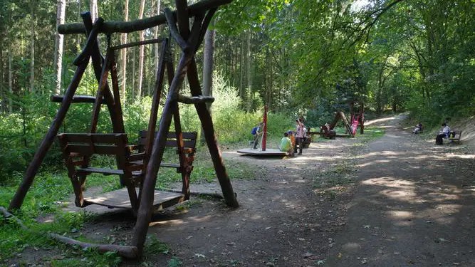 Lesní hřiště park Cibulka – dětská hřiště a herny, Praha
