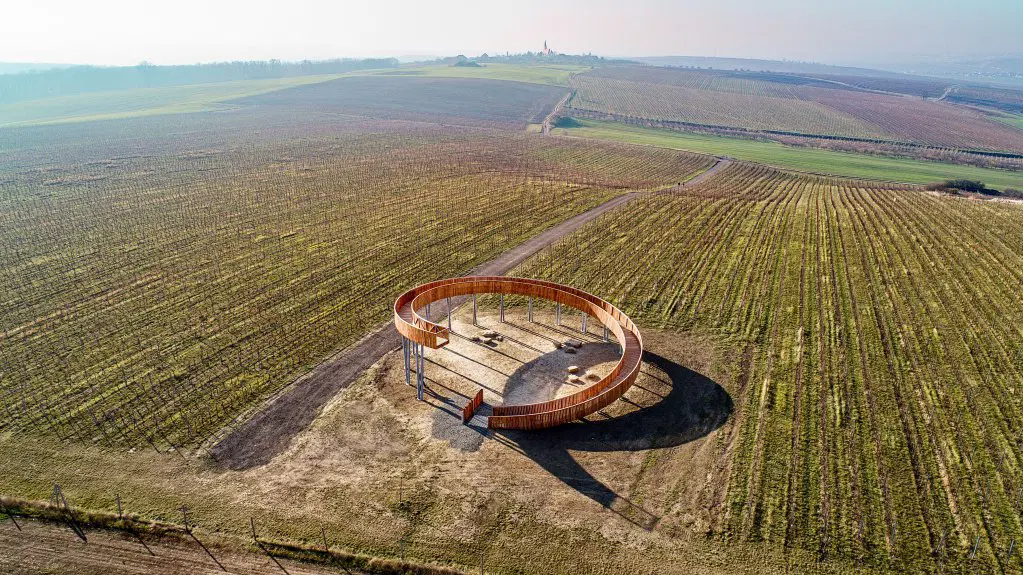 Stezka nad vinohrady – rozhledny, Kobylí