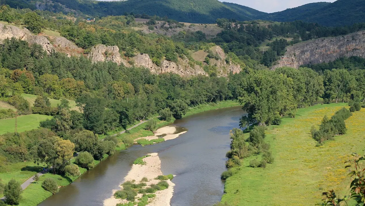 Zřícenina hradu Tetín – hrady, zámky, zříceniny, Tetín