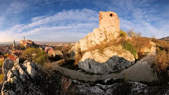 Kozí hrádek – hrady, zámky, zříceniny, Mikulov