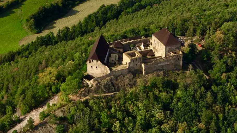 Hrad Točník – hrady, zámky, zříceniny, Zdice