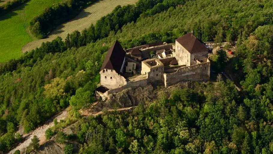 Hrad Točník – hrady, zámky, zříceniny, Zdice